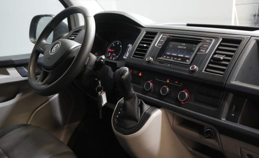Volkswagen Transporter Fourgon 2.0 TDI 150 ch DSG Automatique (Demo) 2.5t Attelage/ Climatisation/ Portes