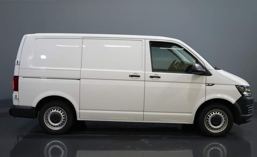 Volkswagen Transporter Fourgon 2.0 TDI 150 ch DSG Automatique (Demo) 2.5t Attelage/ Climatisation/ Portes