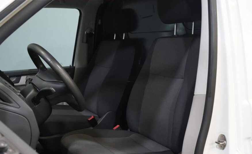 Volkswagen Transporter Fourgon 2.0 TDI 150 ch DSG Automatique (Demo) 2.5t Attelage/ Climatisation/ Portes