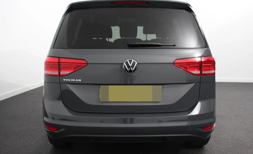 Volkswagen Touran 1.5 TSI DSG Highline 7p | Navigation | Pomme