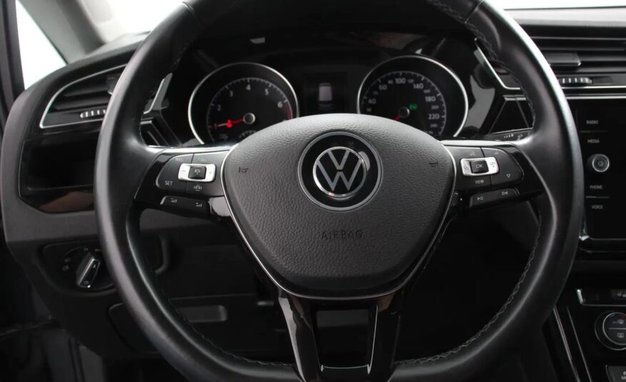 Volkswagen Touran 1.5 TSI DSG Highline 7p | Navigation | Pomme